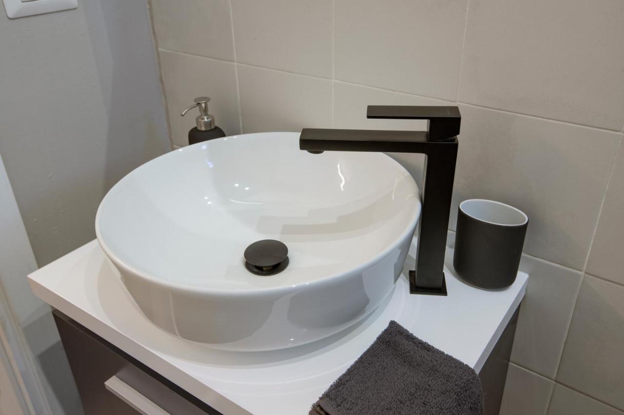Super Modern And Design Apartment, A Due Passi Dai Navigli Milán Exteriér fotografie